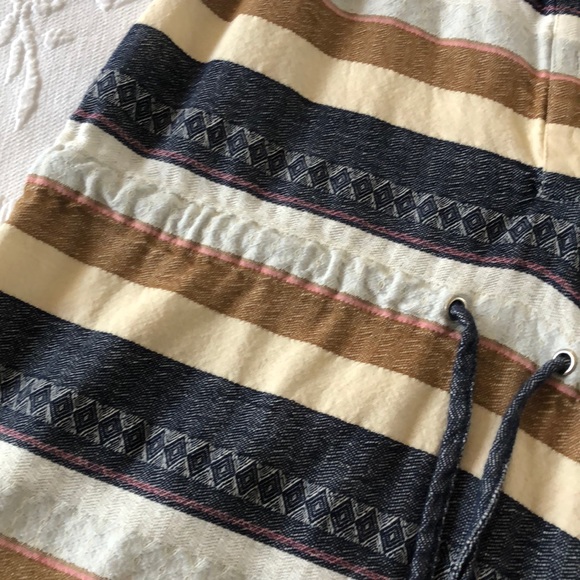 Light weight Mudpie women’s dress, drawstring - Picture 2 of 6